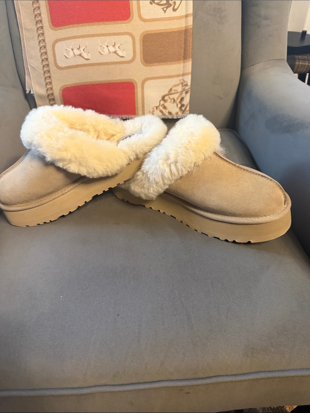 UGG Women's Cream Faux-Shearling Slip-On Slippers - Picture 3 of 7